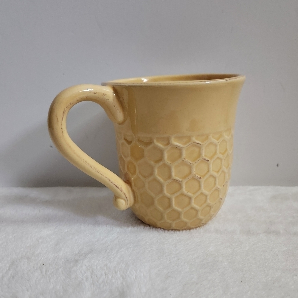 Boston International Bee Honeycomb Yellow Distressed Ceramic Cup Mug 14 Oz - Picture 4 of 10